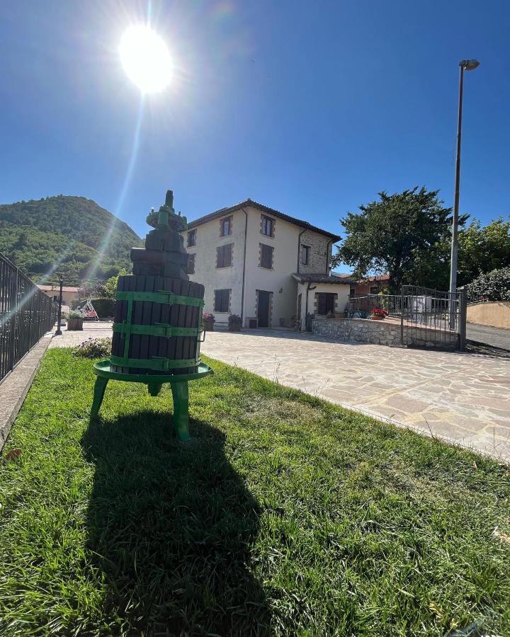Casa Vacanze Vecchio Frantoio Residenza Leccino สโปเลโต ภายนอก รูปภาพ